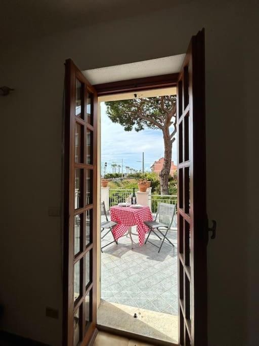 La Casa Di Carlotta Loano Exterior foto